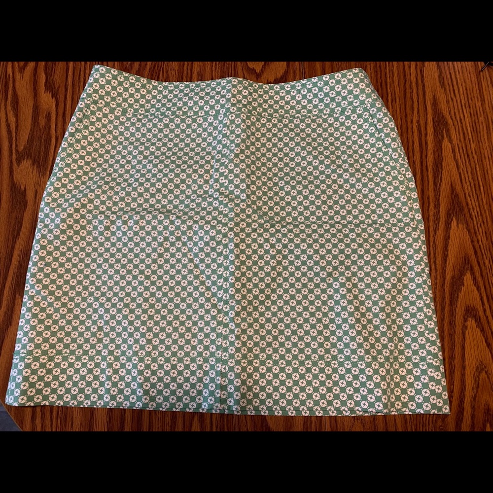 Talbots skirt with side pockets.